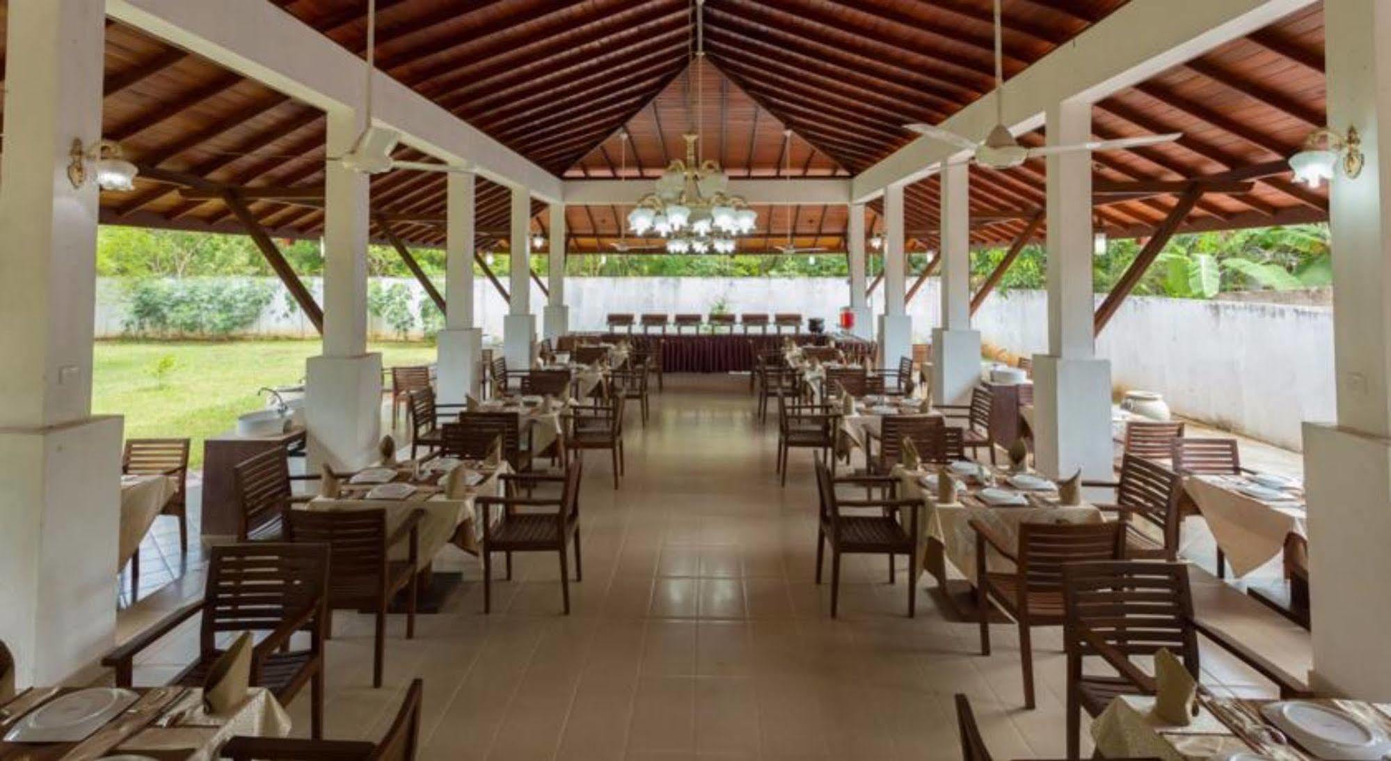 Hotel Chenra Kataragama Eksteriør bilde