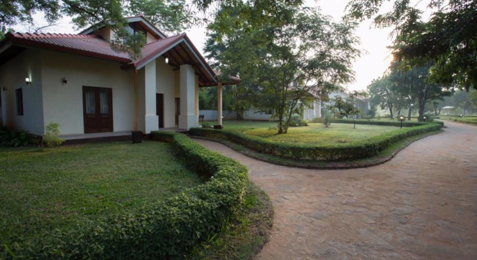 Hotel Chenra Kataragama Eksteriør bilde